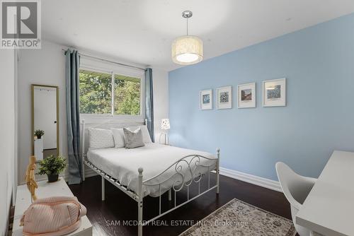 1449 Truscott Drive, Mississauga, ON - Indoor Photo Showing Bedroom