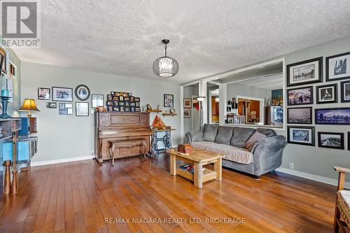 1470 Killaly Street E, Port Colborne (Sherkston), ON - Indoor Photo Showing Living Room
