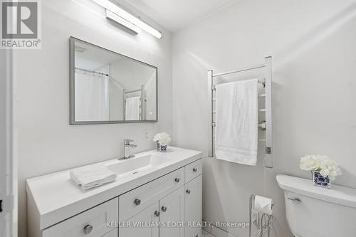 25 Flint Drive, Kitchener, ON - Indoor Photo Showing Bathroom