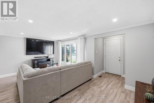 25 Flint Drive, Kitchener, ON - Indoor Photo Showing Living Room