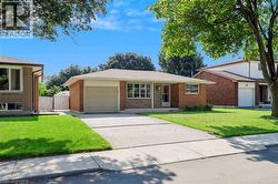 35 BURRWOOD Drive  Hamilton, ON L9C 3S9