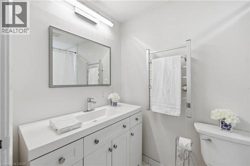25 Flint Drive, Kitchener, ON - Indoor Photo Showing Bathroom