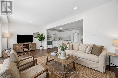 132 Banting Crescent, Essa, ON - Indoor Photo Showing Living Room