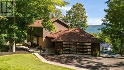 11 CRESTWOOD DRIVE Barrie, ON L4M 7C8