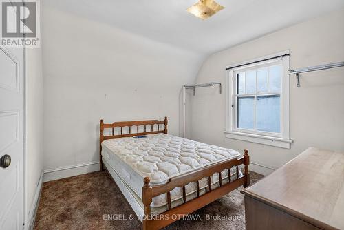 9 Geneva Street, Ottawa, ON - Indoor Photo Showing Bedroom