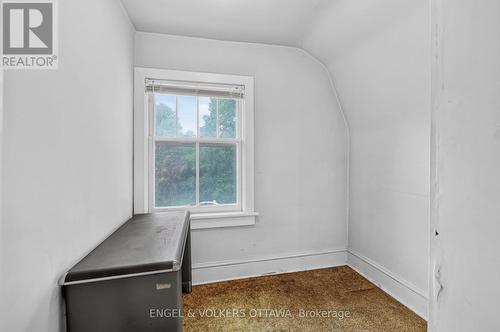 9 Geneva Street, Ottawa, ON - Indoor Photo Showing Other Room