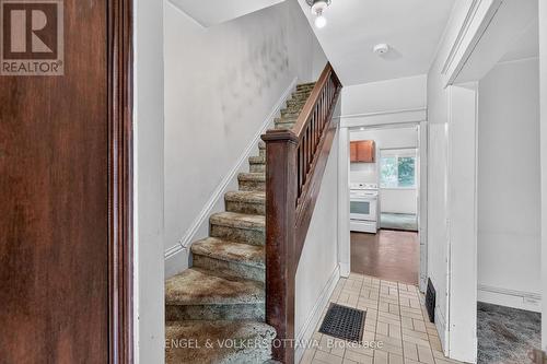 9 Geneva Street, Ottawa, ON - Indoor Photo Showing Other Room