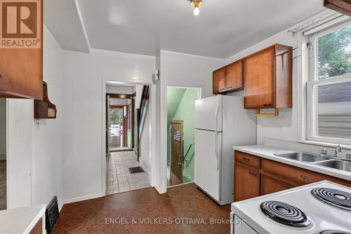 9 Geneva Street, Ottawa, ON - Indoor Photo Showing Kitchen With Double Sink