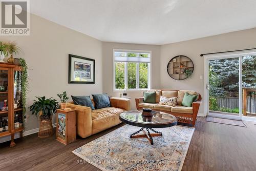 95 College Circle, Ottawa, ON - Indoor Photo Showing Living Room