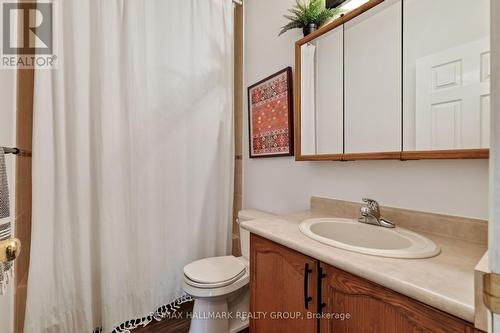 95 College Circle, Ottawa, ON - Indoor Photo Showing Bathroom