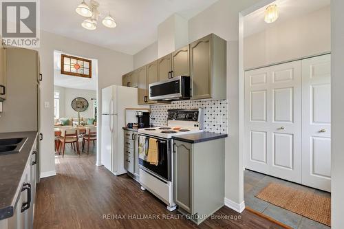 95 College Circle, Ottawa, ON - Indoor Photo Showing Kitchen With Double Sink