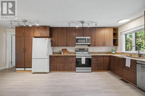 357 Bayview Drive, Ottawa, ON - Indoor Photo Showing Kitchen