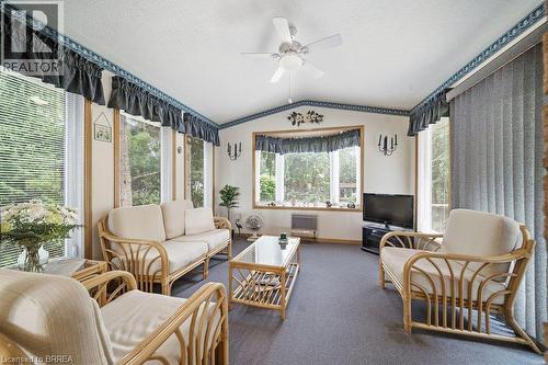 70 Thirteenth Street W, Simcoe, ON - Indoor Photo Showing Living Room