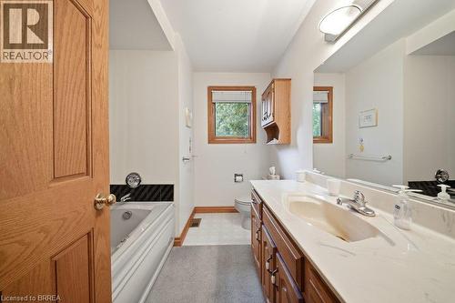 70 Thirteenth Street W, Simcoe, ON - Indoor Photo Showing Bathroom