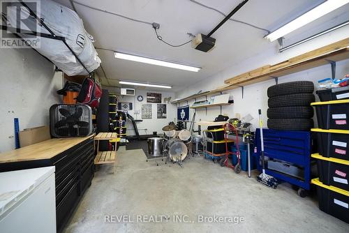 77 Eighth Avenue, Brantford, ON - Indoor Photo Showing Garage