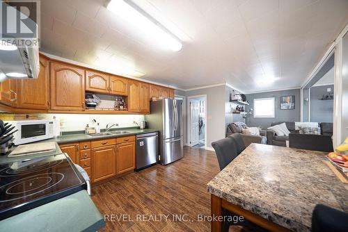 77 Eighth Avenue, Brantford, ON - Indoor Photo Showing Kitchen With Double Sink