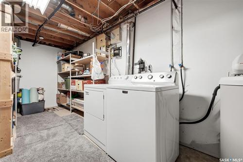 7310 Cribbs Bay, Regina, SK - Indoor Photo Showing Laundry Room