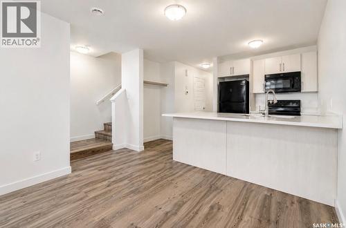 2464 Francis Street, Regina, SK - Indoor Photo Showing Kitchen