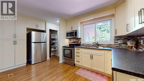 130 Cameron Crescent, Regina, SK - Indoor Photo Showing Kitchen With Double Sink