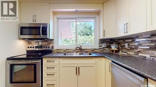 130 Cameron Crescent, Regina, SK - Indoor Photo Showing Kitchen With Double Sink