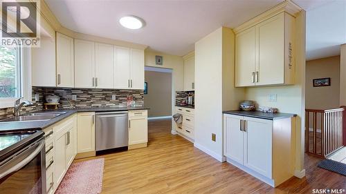 130 Cameron Crescent, Regina, SK - Indoor Photo Showing Kitchen With Double Sink