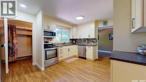 130 Cameron Crescent, Regina, SK - Indoor Photo Showing Kitchen