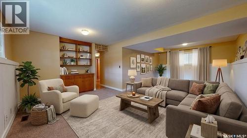 130 Cameron Crescent, Regina, SK - Indoor Photo Showing Living Room