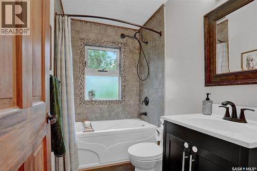 2807 Fleury Street, Regina, SK - Indoor Photo Showing Bathroom