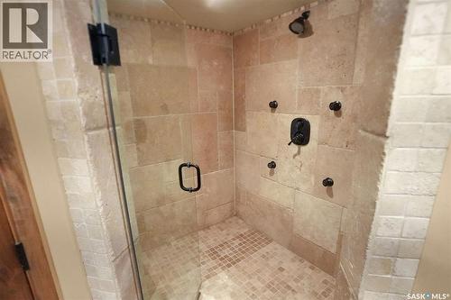 2807 Fleury Street, Regina, SK - Indoor Photo Showing Bathroom
