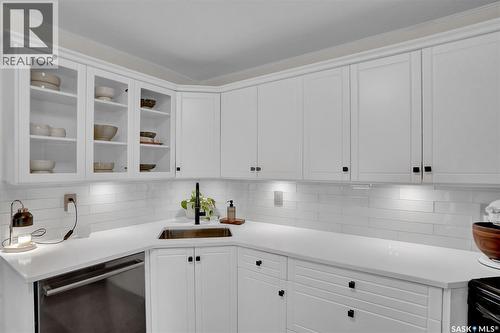 2807 Fleury Street, Regina, SK - Indoor Photo Showing Kitchen