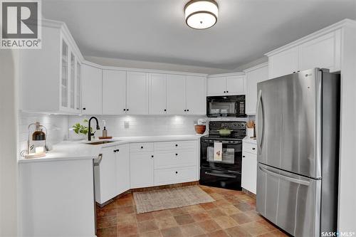 2807 Fleury Street, Regina, SK - Indoor Photo Showing Kitchen