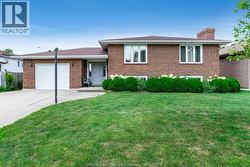 37 Elizabeth CRESCENT Leamington, ON N8H 4Y4