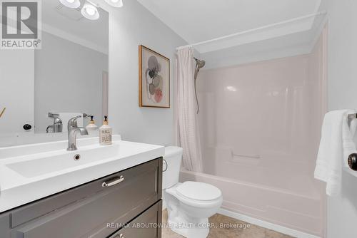 15 - 151 Clairfields Drive E, Guelph, ON - Indoor Photo Showing Bathroom