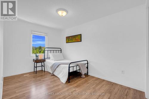 15 - 151 Clairfields Drive E, Guelph, ON - Indoor Photo Showing Bedroom
