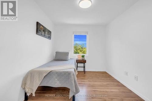 15 - 151 Clairfields Drive E, Guelph, ON - Indoor Photo Showing Bedroom