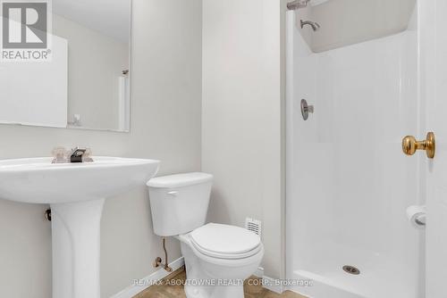 15 - 151 Clairfields Drive E, Guelph, ON - Indoor Photo Showing Bathroom