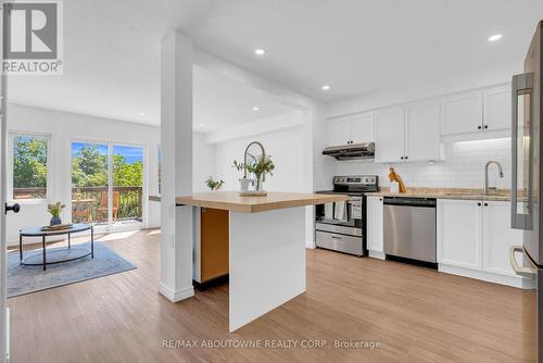 15 - 151 Clairfields Drive E, Guelph, ON - Indoor Photo Showing Kitchen With Upgraded Kitchen