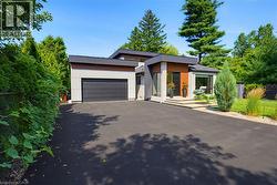 282 ROBINA Road  Ancaster, ON L9G 2L7
