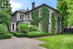 77 CLAREMONT Drive  Hamilton, ON L9C 3N4