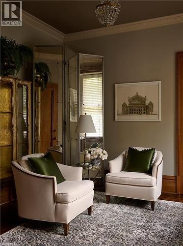 77 Claremont Drive, Hamilton, ON - Indoor Photo Showing Living Room