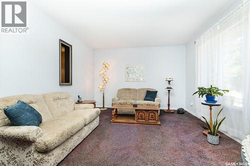 1706 Ruth Street E, Saskatoon, SK - Indoor Photo Showing Living Room