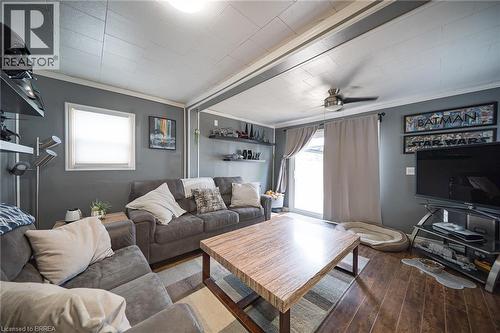 77 Eighth Avenue, Brantford, ON - Indoor Photo Showing Living Room