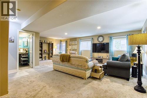 7192 Kelly Drive, Niagara Falls, ON - Indoor Photo Showing Living Room