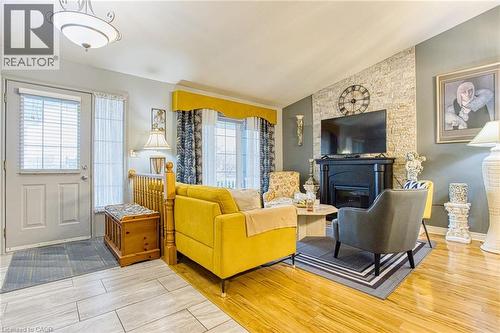 7192 Kelly Drive, Niagara Falls, ON - Indoor Photo Showing Living Room With Fireplace