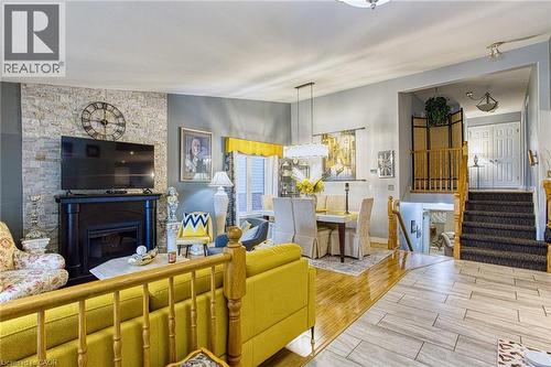 7192 Kelly Drive, Niagara Falls, ON - Indoor Photo Showing Living Room With Fireplace
