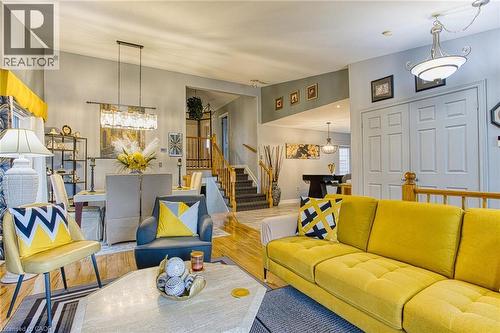 7192 Kelly Drive, Niagara Falls, ON - Indoor Photo Showing Living Room