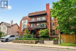 301 - 162 REYNOLDS STREET  Oakville, ON L6J 3K9