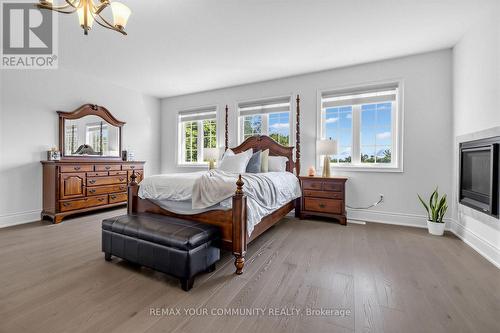 19 Redmond Crescent, Springwater, ON - Indoor Photo Showing Bedroom