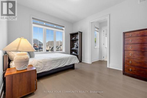 19 Redmond Crescent, Springwater, ON - Indoor Photo Showing Bedroom