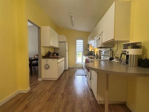 112 Berg Crescent, Russell, MB - Indoor Photo Showing Kitchen